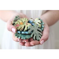 Natur Dekorationen Monstera Pflanze Blätter Keramik Rustikale Wohnkultur Inspiriert Von Der Blatt Dekor Natur Dekorationen Monstera Pflanze Blätter Keramik Rustikale Wohnkultur Inspiriert Von Der Blatt Dekor von CeramicsByOrly