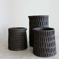 Brauner Keramik Milchkrug Rustikale Soßenkrug Wasserkrug Handgemachtes Geschenk von CeramicsStories