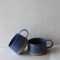 Handgemachte Purple Shine Keramikbecher Kaffeetassen Minimalist Pottery Teetasse Wabi Sabi Style von CeramicsStories