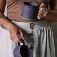 Lila Kaffeebecher Handgefertigte Steinzeug Tasse Kaffee-Liebhaber-Geschenk Für Sie Artisa Keramik Teebecher Mit Henkel von CeramicsStories