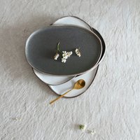 Ovale Keramikplatte Keramik Weiß Grün Dessert Kuchen Salat Servierplatte Handgemachte Glasierte Tonplatte Handwerker Geschirr Steinzeug Geschenk von CeramicsStories