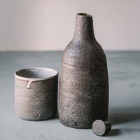 Handgemachte Schwarze Steinzeug Flasche Wabi-Sabi Keramik Vase von CeramicsStories