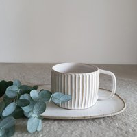 Shine White Keramik Kaffeetasse Muster Handgemachte Steinzeug Tasse Kaffee-Liebhaber-Geschenk Für Sie Artisan Teetasse Mit Griff Souffle von CeramicsStories