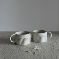 Weiße Matte Keramik Kaffeetasse Muster Handgemachte Steinzeug Tasse Kaffee-Liebhaber-Geschenk Für Sie Artisan Teetasse Mit Griff Souffle von CeramicsStories
