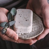 Weißes Licht Mint Muster Seifenschale Handgemachter Keramik Teller Handwerker Steingut Geschenk von CeramicsStories