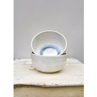 Große Schale in Weiß Mit Blauem Kringel von CeramicsbyAnnika