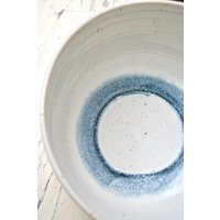 Große Schüssel in Weiß Mit Blauem Kreis Große Schüssel in Weiß Mit Blauem Kreis von CeramicsbyAnnika