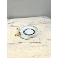 Löffelablage in Weiß Mit Kringel von CeramicsbyAnnika