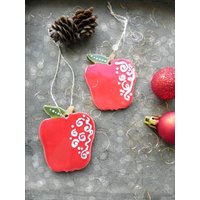 Apfel Weihnachtsschmuck, Lebensmittelornamente, Rote Keramik Geschenke, 2 Wohndekorationen, Weihnachtsgeschenk Für Sie Apfel Weihnachtsschmuck, Lebensmittelornamente, Rote Keramik Geschenke, 2 Wohndekorationen, Weihnachtsgeschenk Für Sie von Ceraminic