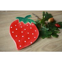 Erdbeerteller Obst Keramik Schale Weinrot Löffel Rest Umweltfreundlich Ringhalter Mit Weißen Punkten Cottage Chick Sommermode von Ceraminic