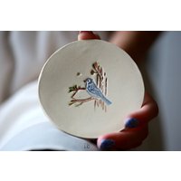 Keramik Schmuck Schale Weiß Kleiner Blauer Vogel Bunt Home Decor Teller Recycelt Box von Ceraminic