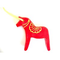 Rotes Pferd Keramik Ornament, Set Von 2 Weihnachtsdekorationen, Dala Inspirierte Rotes Pferd Keramik Ornament, Set Von 2 Weihnachtsdekorationen, Dala Inspirierte von Ceraminic
