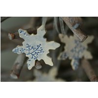 Schneeflocke Keramik Ornamente Spitze Dekoration Weiß Blau Ornament 3Er Set Hochzeitsgeschenk von Ceraminic