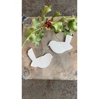 Weiße Vögel Keramik Weihnachtsdekoration 2Er Set Geschenk Minimalist Weihnachten Ornament von Ceraminic