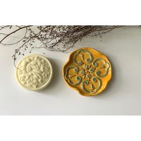 Seifenschale "Gelbe Blume", Handgemachte Keramik Seifenschale, Badaccessoires, Fensterbankgeschenk, Handgemachtes Geschenk von Ceramystiq