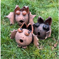 Lustige Halloween Fledermaus Von Hand Getöpfert Und Glasiert Keramik Unikat Gartenkeramik Fledermäuse Nicht Nur Für Lustige Halloween Fledermaus Von Hand Getöpfert Und Glasiert Keramik Unikat Gartenkeramik Fledermäuse Nicht Nur Für von Ceratina