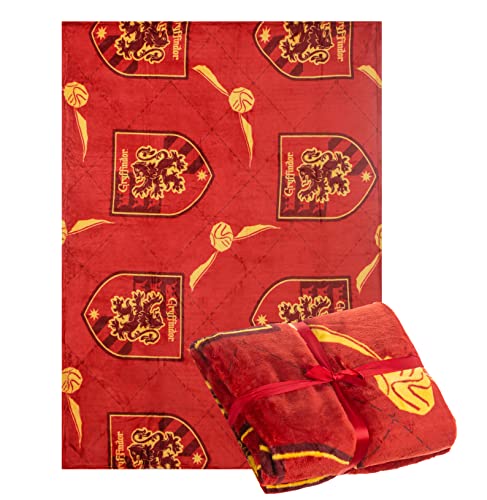 Cerdá Harry Potter Gryffindor Decke - Quidditch Design, Schlafsofa, Warmes Weiches Fleecedecke, Harry Potter Geschenk, 120 x 160 cm von CERDÁ LIFE'S LITTLE MOMENTS