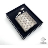 Asanoha - Schwarzer Edelstahl Flachmann Geschenk Für Ihn Zur Hochzeit Bräutigam Heilige Geometrie Zerlegte Begriffe Graviert Asanoha - Schwarzer Edelstahl Flachmann Geschenk Für Ihn Zur Hochzeit Bräutigam Heilige Geometrie Zerlegte Begriffe Graviert von CerebralConcepts
