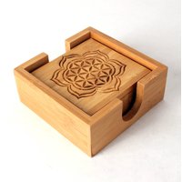 Blühende Samen - Bambus Untersetzer Set 4 Zerebrale Konzepte Gravierte Holz Mit Halter Custom Design Trinkgeschirr von CerebralConcepts
