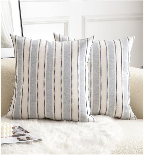 Cethom Dekorativer Boho-Kissenbezug, strukturiert, Bauernhaus, 45,7 x 45,7 cm, 2er-Set, Stuhl, Sofa, Schlafzimmer, Wohnzimmer, Heimdekoration, Couch-Kissenbezug, klassisch blau und beige gestreift Cethom Dekorativer Boho-Kissenbezug, strukturiert, Bauernhaus, 45,7 x 45,7 cm, 2er-Set, Stuhl, Sofa, Schlafzimmer, Wohnzimmer, Heimdekoration, Couch-Kissenbezug, klassisch blau und beige gestreift von Cethom