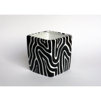 Pen Holder Small Flower Pot Zebra Pattern Black White Schreibtisch Unikat Eklektisch Funky Deko Statement Piece Büro Aufbewahrung Ordnung von ChantalFreierDesign