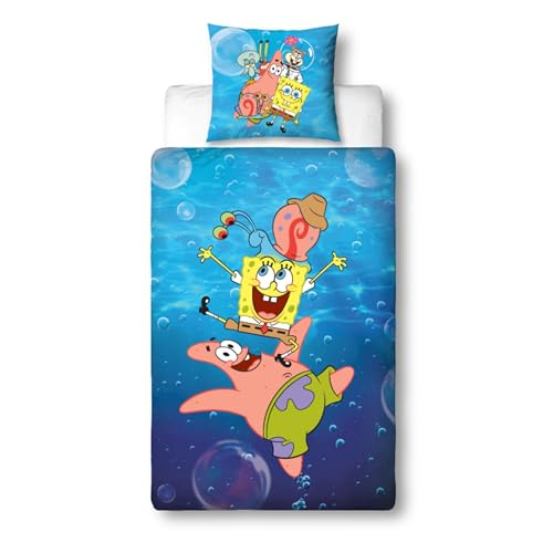Character World Spongebob Bettwäsche Kinder 135x200 + 80x80 cm - Wendemotiv - Mikrofaser - 100% Polyester - mit Reißverschluss - Lizenzprodukt für Jungen & Mädchen - Geschenkidee Fanartikel Character World Spongebob Bettwäsche Kinder 135x200 + 80x80 cm - Wendemotiv - Mikrofaser - 100% Polyester - mit Reißverschluss - Lizenzprodukt für Jungen & Mädchen - Geschenkidee Fanartikel von Character World