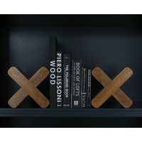 Die Turtleigkeit | Einzigartige, Handgefertigte Holz-Buchstützen Aus Massiver Eiche Für Die Aufbewahrung Von Zeitschriften Und Büchern von CharlieCaffyn