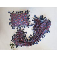 Vorrätig Navy & Red Liberty Wrap Set Mit Quaste Fransenbesatz - Designer Baby Schal/ Decke Und Kissenbezug Für Wiege Oder Kinderwagen von CharlottesDrawer