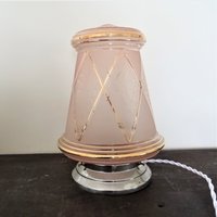 50Er Jahre Tischleuchte Oder Rosa Marmorierte Glasdeckenleuchte Mit Goldenen Netzen von Charmantique10