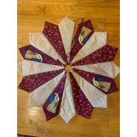 Christbaumrock, 26 cm Durchmesser, Tischdeko, Mini, Nikolaus, Klein, Primitiv, Bordeaux, Sterne, Weihnachtsmann Christbaumrock, 26 cm Durchmesser, Tischdeko, Mini, Nikolaus, Klein, Primitiv, Bordeaux, Sterne, Weihnachtsmann von CharsStars