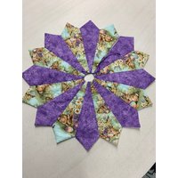 Osterbaum-Rock Lila Bunnies & Blumen, 66-cm Osterbaum-Rock Lila Bunnies & Blumen, 66-cm von CharsStars