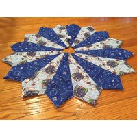 Tannenbaum-Rock, Tischdeko, Mini, Blau, Schneemann, Schneeflocke, Gesteppt, Vintage-stoff, Blau Tannenbaum-Rock, Tischdeko, Mini, Blau, Schneemann, Schneeflocke, Gesteppt, Vintage-stoff, Blau von CharsStars