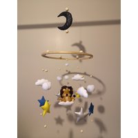 Originelles Und Dekoratives Babymobil Handgefertigtes Löwenthema Originelles Und Dekoratives Babymobil Handgefertigtes Löwenthema von Chatourbillon