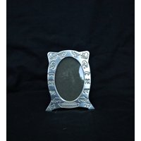 Bilderrahmen Aus Zinn Arche Noah Vintage Schwer Metall Verziert Tiere Jungtaube Oval Foto von CheapVintageByJola