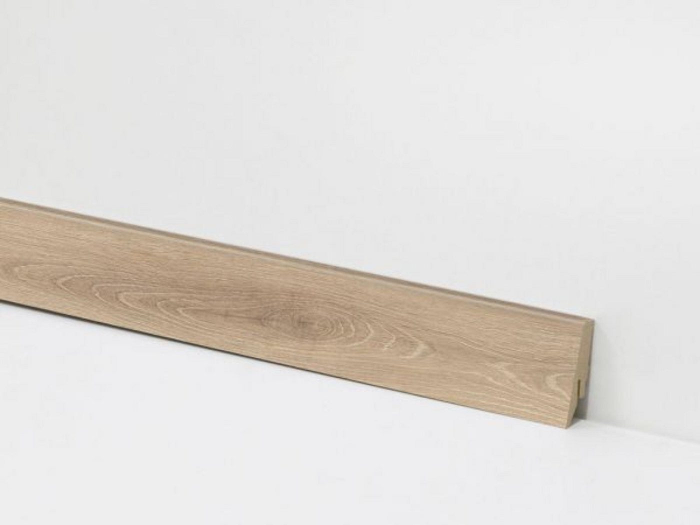 Check Sockelleiste Equipped– passend zu Check – Vinyl, Klickboden & andere Bodenbeläge, 1 Stück – 2400 x 58 x 18 mm, Clip- oder Klebemontage von Check