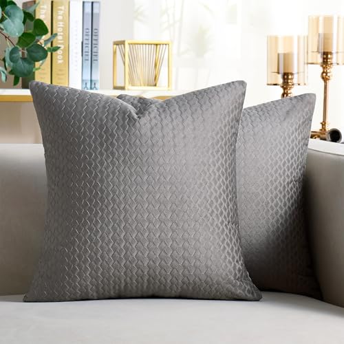 Cheekywares Kissen 50 x 50 cm Kissenbezug Grau Weihnachten Heimdekoration Weich Samtkissen Luxuriös Modern Kissenhülle Zierkissen für Deko Weihnachten Sofa Schlafzimmer Couch 2er Set von Cheekywares