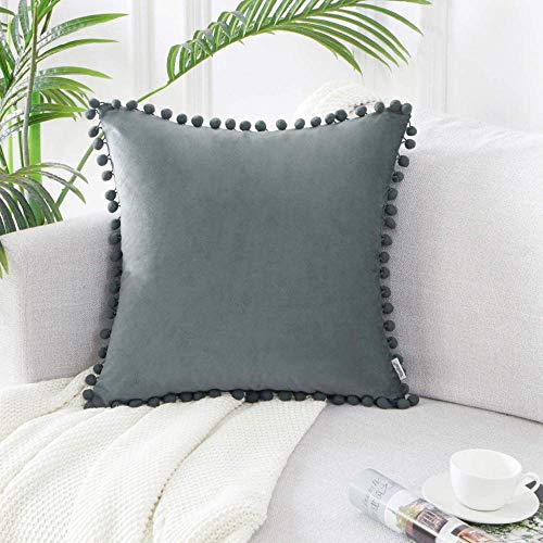 2 glänzende Samt Kissenbezug mit Ball skandinavischen Dekor Kissen Wohnzimmer Innendekoration Sofa Modernes Schlafzimmer-80 x 80 cm_Dunkelgrau_ von Chenso