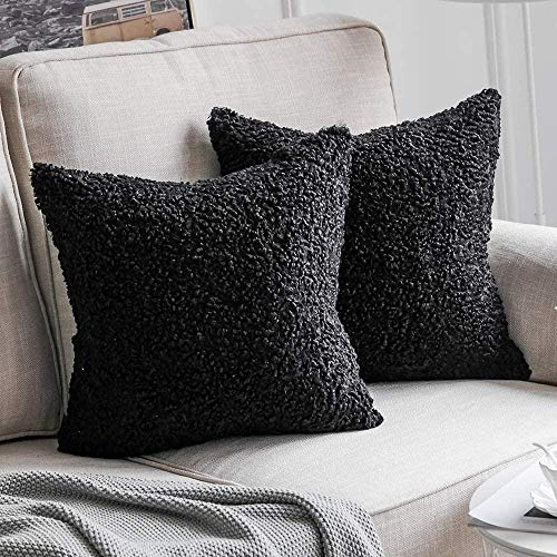 Chenso Set mit 2 dekorativen Überwurfkissenbezügen Kissenbezüge ausm Kunstpelz mit silbernen Schneeflockenglitter niedlichen Kissenbezügen für Weihnachtscouch Schlafsofa 18 x 18 Zoll-18 x 18_Schwarz von Chenso