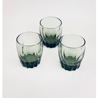 Vintage "starfire' Green Anchor Hocking Gläser - Set Von Drei | 3 Swirled Bottom Muster von ChenuzAtelier