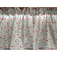Kirschen Und Gänseblümchen Küche Volant ~ 40 Zoll Breit von CheriesCurtainShoppe