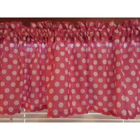 Weiße Polka Dots Auf Pinkem Fenstervolant ~ 63" Wide von CheriesCurtainShoppe
