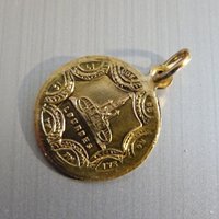 Lourdes. Messing Vintage Medaillon Medal Pendent Holy Charm D 288 von CherishedDevotions
