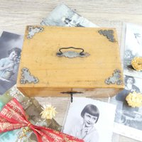 Kleine Holzbox Aus Dem Frühen 20. Jahrhundert, Alte Handgefertigte Box, Kleiner Schlüsselkasten von ChezUlysseVintage