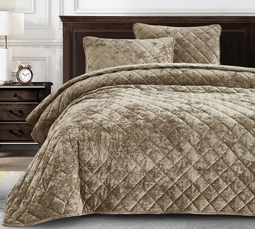 Chezmoi Collection Lux Tan Velvet Quilt Oversized King Set, 3-teiliges Plüsch-Bettwäsche, Used-Samt, Ganzjahres-Bettwäsche, leichte Steppdecke, gebürstete Mikrofaser, Rückseite mit Rautensteppung von Chezmoi Collection
