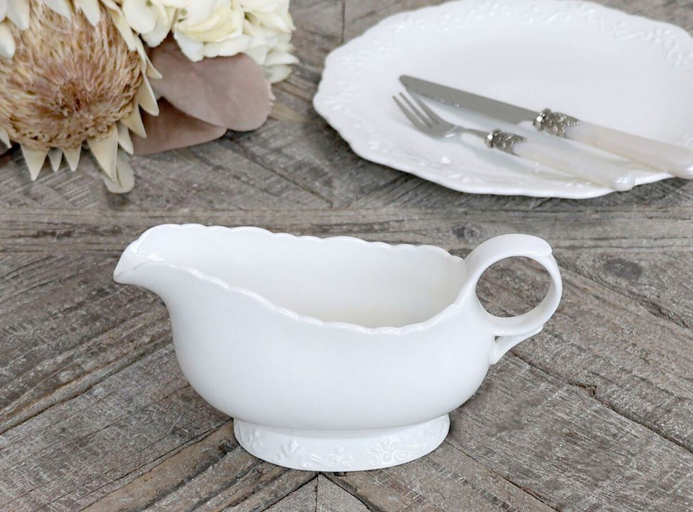 Chic Antique Sauciere Wunderschöne Sauciere Soßenkanne weiss Porzellan 19x10 cm Chic Antique Sauciere Wunderschöne Sauciere Soßenkanne weiss Porzellan 19x10 cm von Chic Antique