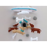 Dackel Baby Mobile, Braun Und Creme Filz Babyshower Geschenk von ChickyWondersUK