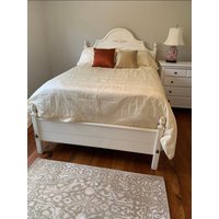 Magnolia Creme Farbe Dupionseide King-Size-Bettbezug von Chirpypie
