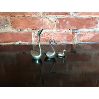 Skulpturale Messing Schwan Trio | Moderner Boho-stil von ChiyokoCo