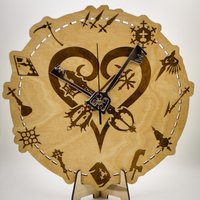 Organisation Xiii Datensymbole Wanduhr - Von Kingdom Hearts Inspirierte Aus Holz Mit 12 Mitglieds Emblemen von ChocoboSquare
