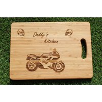 Personalisiertes Motorrad-Bambus-Schneidebrett Geschenk Mit Gravur von ChompboardsUK
